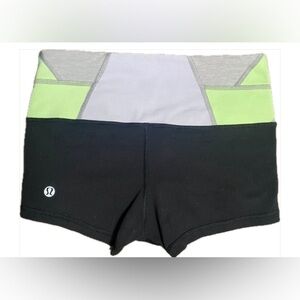 Lululemon Boogie Short Full-On Luon Reversible Black Green Women's Size 2